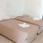 Napa Charles Apts * איה נאפה