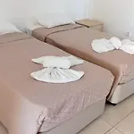 Napa Charles Apts דירה איה נאפה