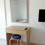 Napa Charles Apts * איה נאפה