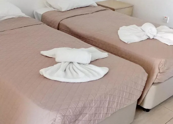 Napa Charles Apts Apartamento Agia Napa