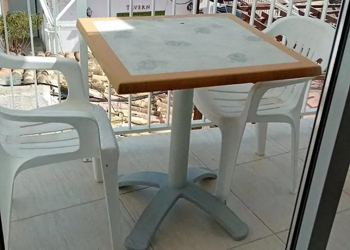 Napa Charles Apts Apartamento Agia Napa