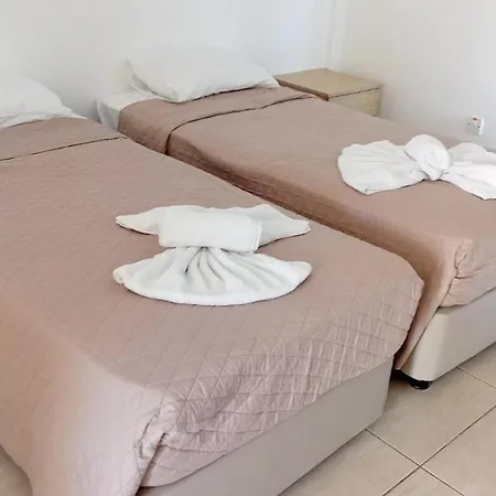 Napa Charles Apts דירה איה נאפה